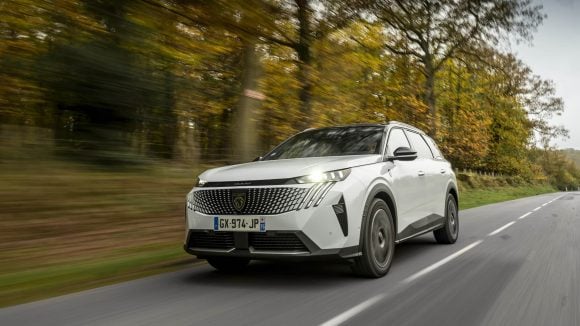 Le Peugeot 5008 domine le segment des grands SUV en France