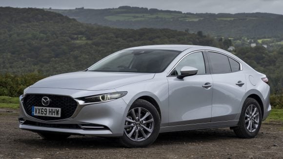 Mazda 3 Berline avec une silhouette proche d’une familiale