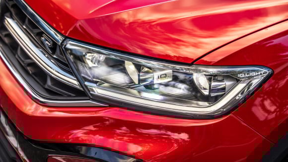 En Europe, un modèle inattendu domine les ventes de coupés et cabriolets : le Volkswagen T-Roc Cabriolet.