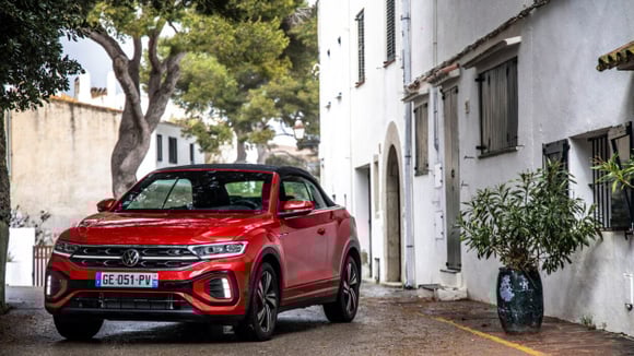 Le Volkswagen T-Roc Cabriolet continue de séduire, malgré une carrière annoncée sans renouvellement.