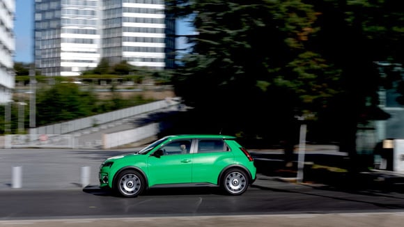 La Renault 5 E-Tech présentée comme un modèle marquant du leasing social