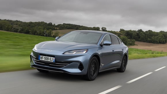 Les droits de douane sur les électriques fabriquées en Chine ont déplacé le problème plutôt que de l’arrêter