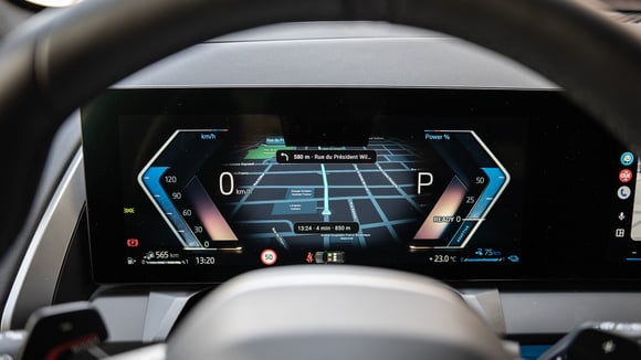 Waze déploie de nouvelles alertes : dos-d’âne, véhicules de secours, péages et limites de vitesse