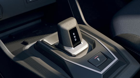 La boîte automatique à double embrayage arrive dans la gamme de la Dacia Logan restylée