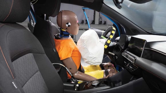 Crash-test : sur une MG3, le buste peut être plus sollicité à 35 km/h qu’à 50 km/h