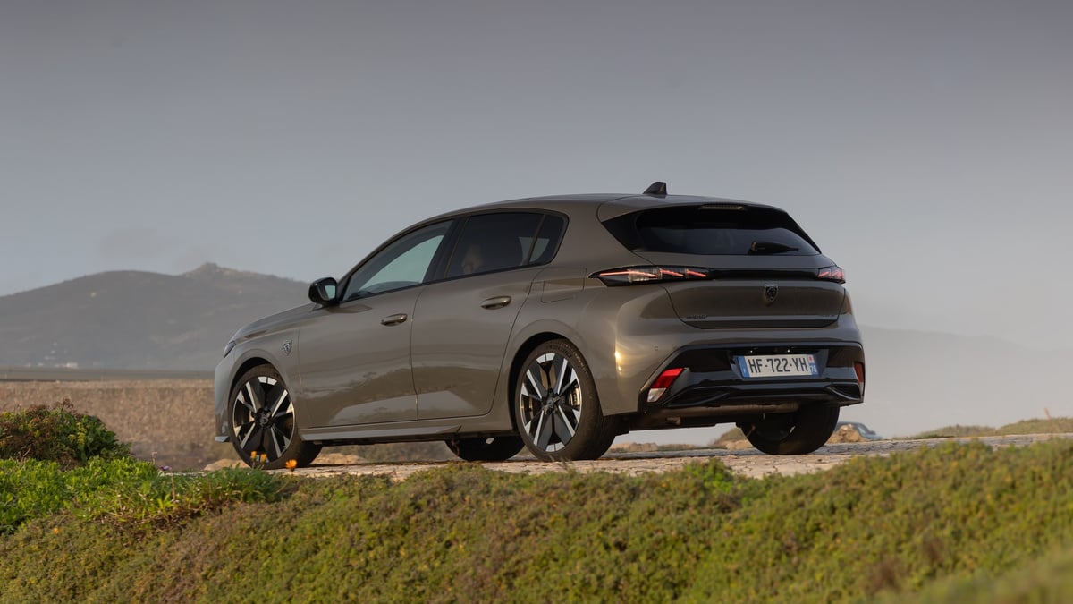 Stellantis ralentit sur l’électrique et remet le diesel sur la table : ce qui se prépare