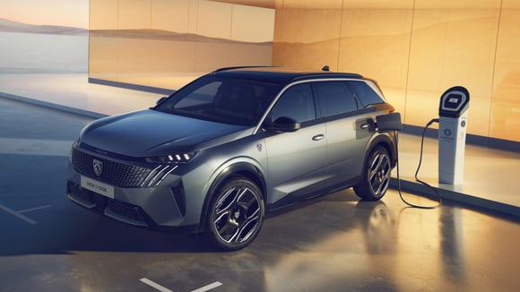 Peugeot E-5008 proposé en 210 ch ou 230 ch
