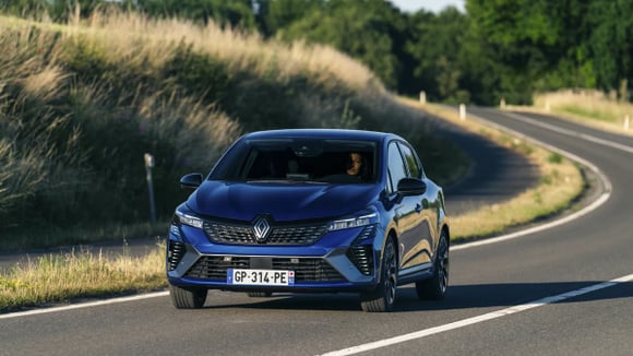 Une Renault Clio, modèle très acheté par les entreprises
