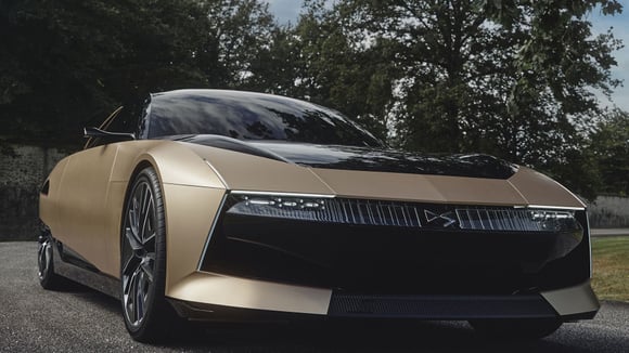 Le concept-car DS SM Tribute présenté en 2024