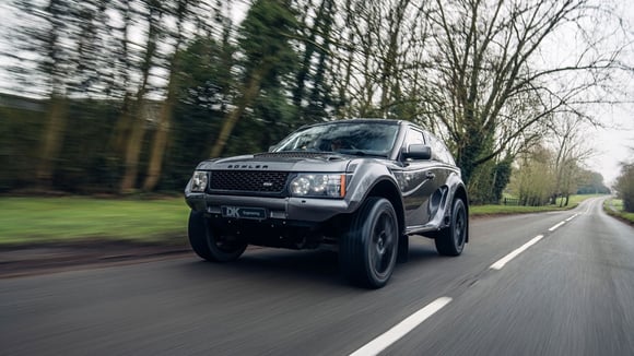 Le Bowler EXR-S affiche 1 450 kg et une vitesse de pointe de 250 km/h