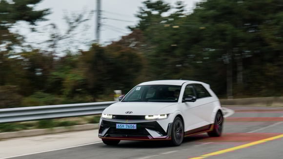 Une Hyundai Ioniq 5 N avec un système de simulation sonore dans l’habitacle