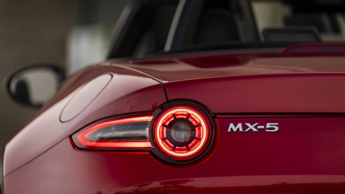 Mazda a tenté une MX-5 V6… puis a tout annulé : la raison dit tout sur l’esprit du roadster