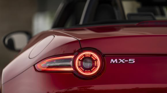 Mazda a développé une MX-5 V6 il y a vingt ans avant d’y renoncer