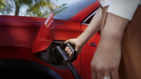 À Bruxelles, un groupe veut exclure les hybrides rechargeables des quotas pour les flottes d’entreprise