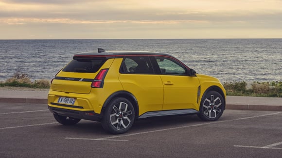 Renault 5 E-Tech : deuxième meilleure vente électrique en Europe