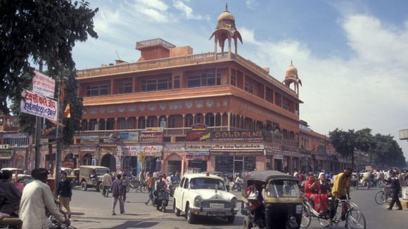 Scène de vie quotidienne dans la ville de Jaipur, dans la province du Rajasthan, en Inde