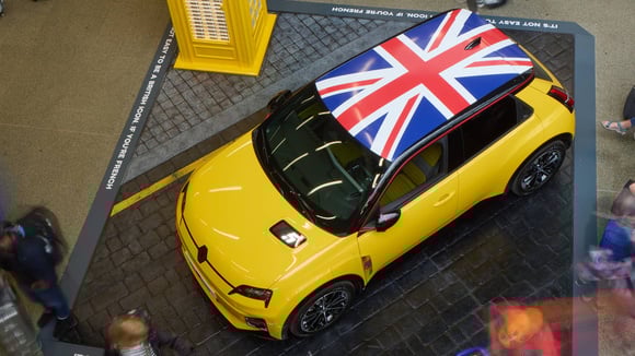La Renault 5 est arrivée plus tard au Royaume-Uni que dans la plupart des pays européens