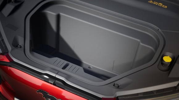 Le frunk de la Mustang Mach-E pouvait atteindre environ 136 litres et se nettoyer grâce à un bouchon de vidange