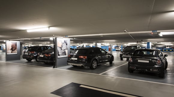 À Paris, des places de parkings souterrains disparaissent au profit de la logistique