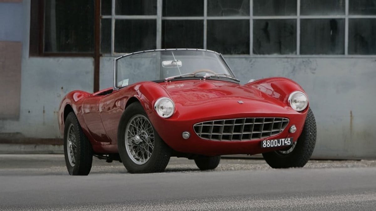 Cette « fausse Ferrari » est en réalité une Peugeot unique… et elle vaut 75 000 €