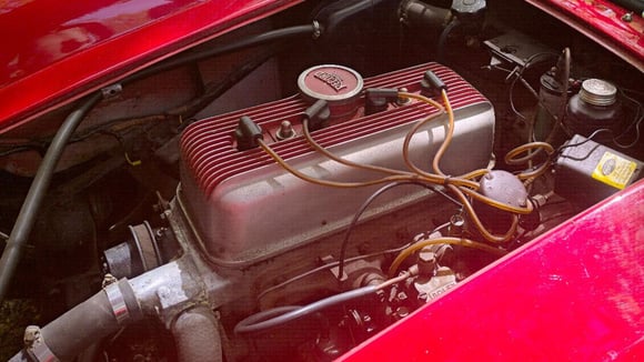 Moteur de Peugeot 203 préparé sur la barquette