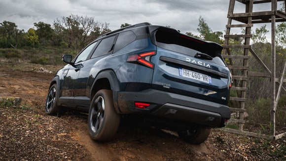Le Dacia Bigster 4x4 coûte 1 000 € de plus que l’hybride