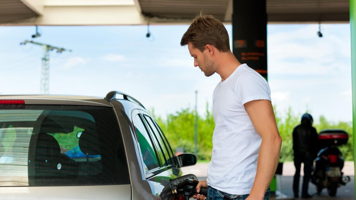 Carburant en hausse : comment une simple pompe peut te coûter jusqu’à 300 € de plus par an