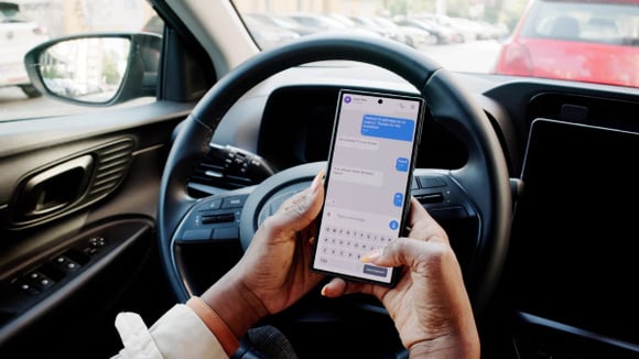 Dans les Landes, une mesure radicale vise l’usage du smartphone au volant