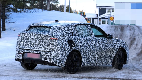 Prototype de la Lancia Gamma montrant un élément ajouté sur le hayon pour tromper la silhouette