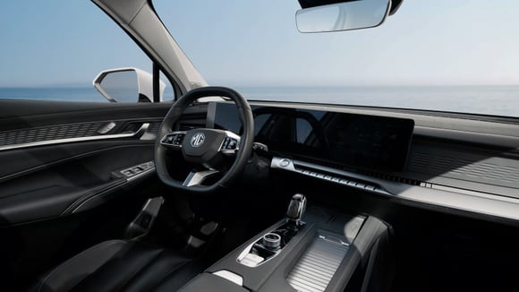 Habitacle du MG MGS9 : planche de bord épurée et double écran