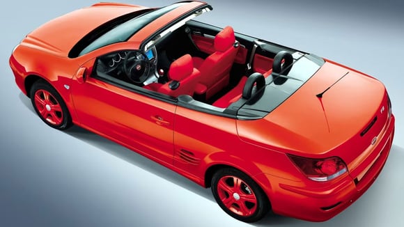 Ressemblance marquée entre la BYD S8 et la Renault Mégane CC