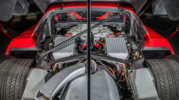 Moteur d’une Ferrari F40 avec seulement 1 418 km