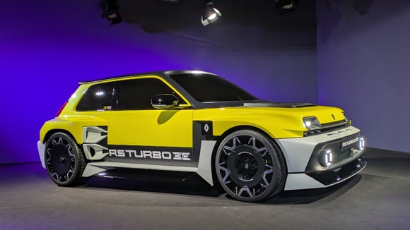 Maquette fidèle de la future Renault 5 Turbo 3E de production