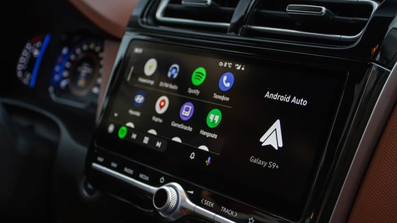 Google préparerait une évolution importante d’Android Auto pour contrôler la radio depuis l’interface
