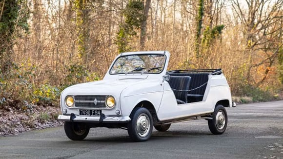 Renault 4 Plein Ciel de 1968 adjugée 95 360 euros