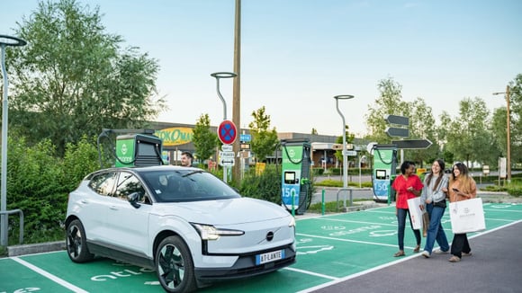 Dans les territoires peu denses, la voiture électrique suscite davantage de réserves