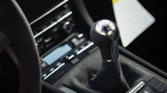 Porsche : illustration d’une boîte de vitesses combinant mode manuel et mode automatique