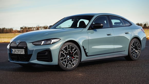 La BMW i4 est poussée vers la sortie par la nouvelle i3 Neue Klasse.