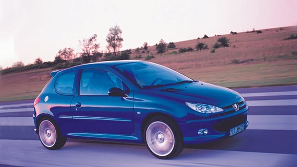 Des voitures comme la Peugeot 206 peuvent échouer au contrôle technique sans être hors d’usage