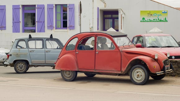 Une voiture “donneuse d’organes” sert à fournir des pièces pour restaurer un autre véhicule