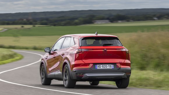 Le Renault Symbioz 1.2 Eco-G 120 vise un prix plus accessible que la version full hybrid 160 ch