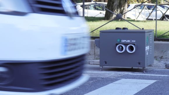Dispositif de mesure à distance des émissions d'échappement des véhicules
