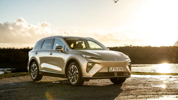 Les marques chinoises gagnent du terrain en Europe avec des hybrides rechargeables et des électriques