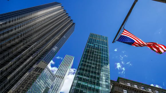 Même produites aux États-Unis, les voitures chinoises inquiètent l’industrie locale : concurrence, cybersécurité et souveraineté technologique.