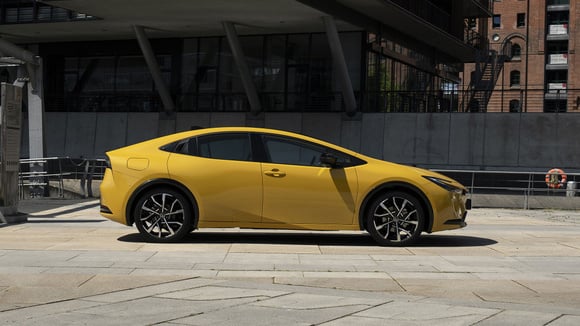 Les portes arrière de certaines Toyota Prius 5 pourraient s’ouvrir en roulant.