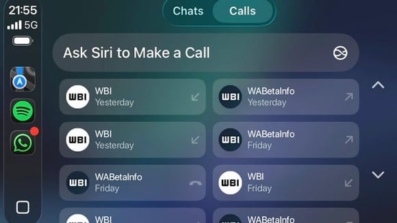 Interface WhatsApp sur CarPlay avec un design sobre et la prise en charge des modes clair et sombre