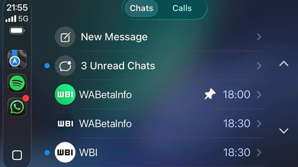 Aperçu de l’interface WhatsApp sur CarPlay montrant la liste des discussions récentes