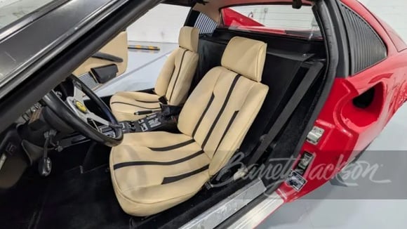 Siège conducteur modifié d'une Ferrari 308 GTS pour Tom Selleck