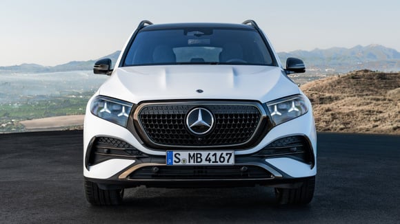 Calandre et projecteurs du Mercedes GLE restylé avec motifs en étoiles