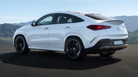 Arrière du Mercedes GLE Coupé restylé, sans bandeau noir entre les feux